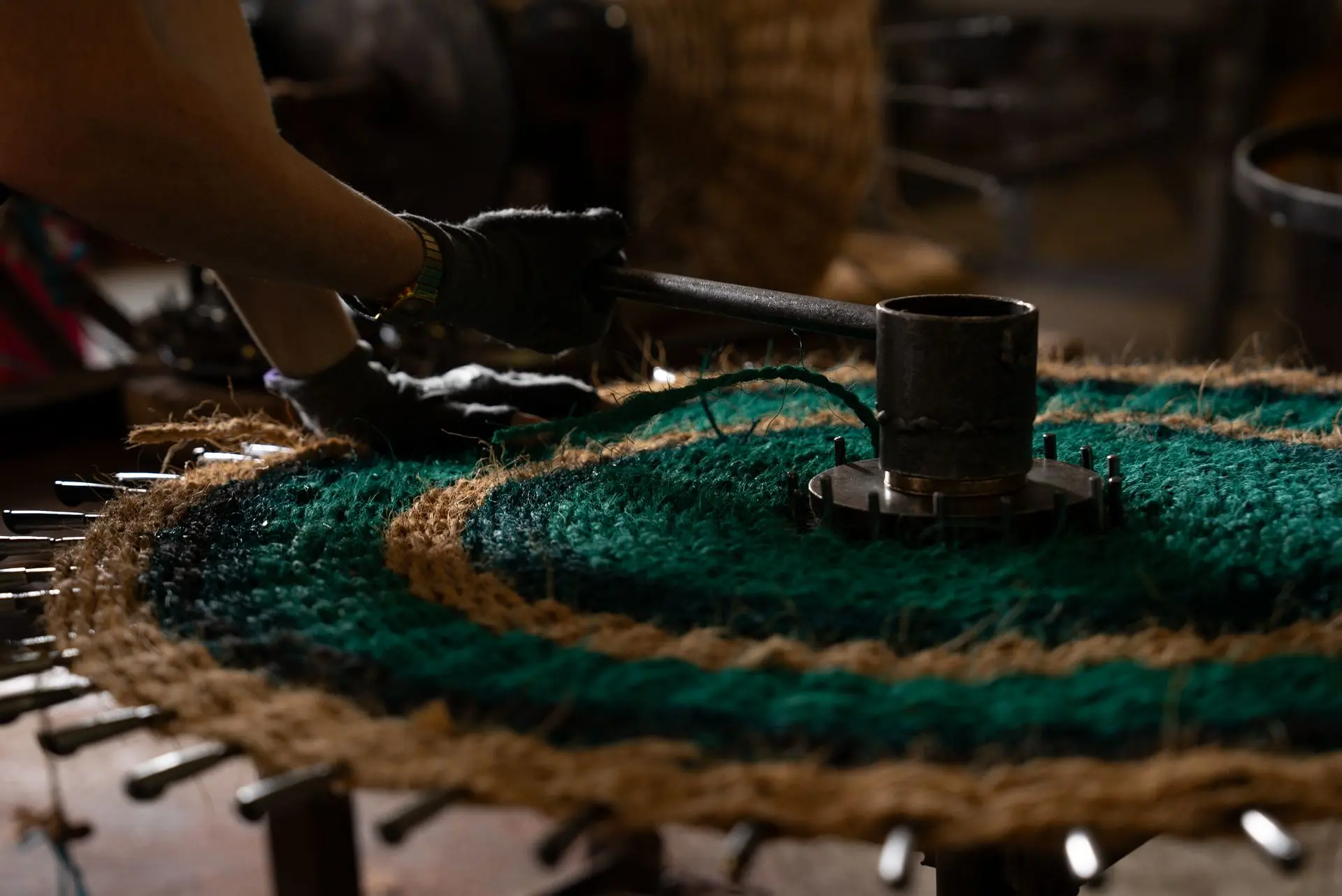 Scourtin, tapis en fibre de coco fabriqués dans l’atelier de La Scourtinerie.