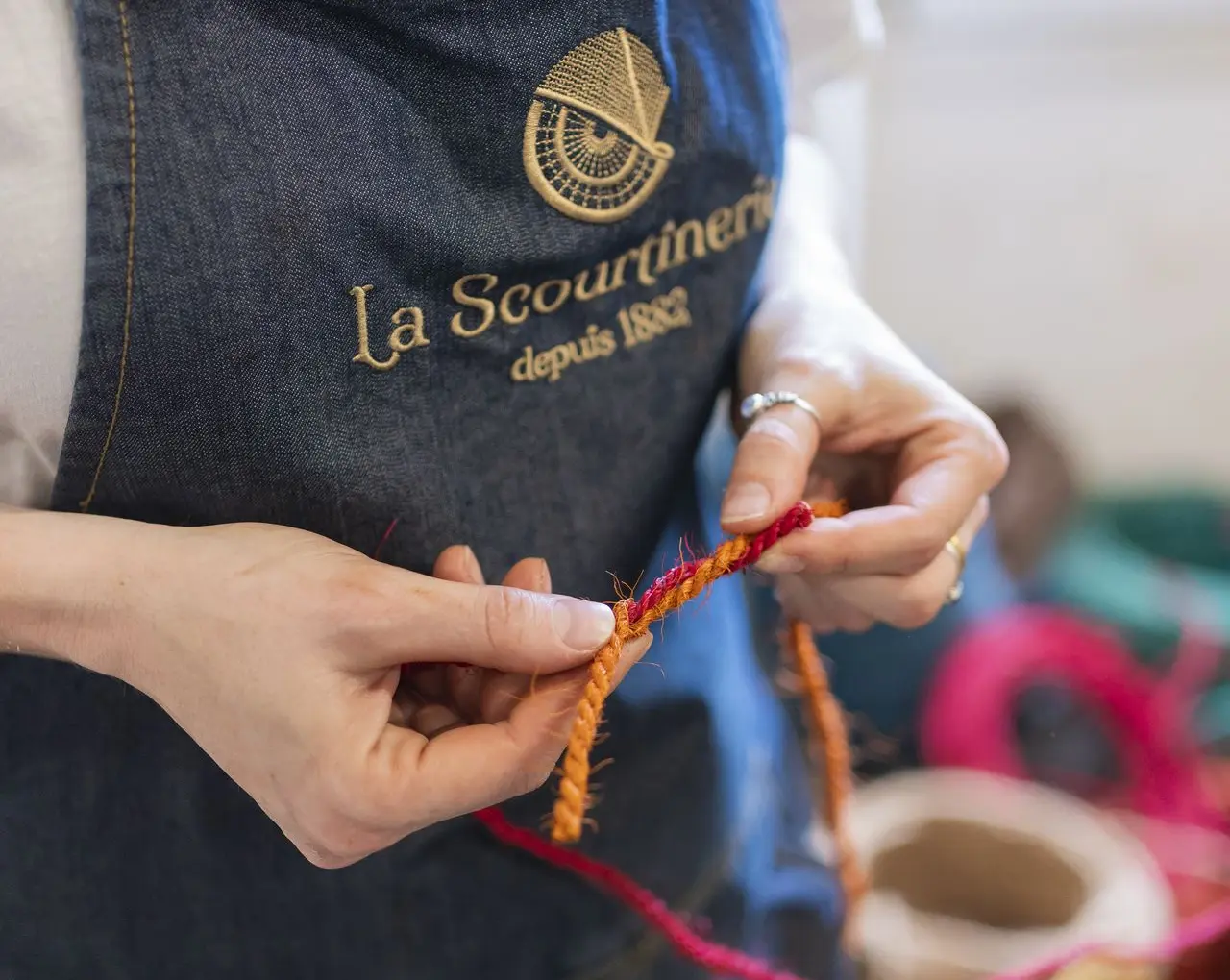 La manipulation de la fibre de coco.